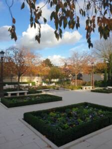 Les Jardins à l'Ancienne, Nicolas Gobert, jardinier, paysagiste, paillage, bulbes, fleurs, fleurs de saison, tapis fleuris, compost vert, viroflay