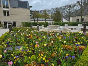 Les Jardins à l'Ancienne, tapis fleuris, floraison, printemps, spirituel, jardin spirituel, Nicolas Gobert, Le Chesnay, Viroflay, jardin à la française, temple de paris, bisannuelles, bulbes, jardinier, paysagiste, BIO3G, Les Floriades de l'Arnon, floraison printanière, fleurs