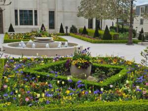 Les Jardins à l'Ancienne, tapis fleuris, floraison, printemps, spirituel, jardin spirituel, Nicolas Gobert, Le Chesnay, Viroflay, jardin à la française, temple de paris, bisannuelles, bulbes, jardinier, paysagiste, BIO3G, Les Floriades de l'Arnon, floraison printanière, fleurs